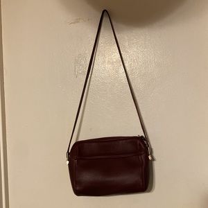 VINTAGE MANDARINA DUCK BURGUNDY COLOR WOMEN,S CROSSBODY BAG VERY TUCK LE…